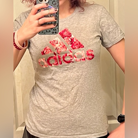 ❌ (stolen) EUC- Like-New Adidas t shirt - Picture 1 of 1